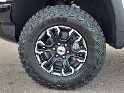 New 2026 Chevrolet Silverado 1500 ZR2 w/ LPO, Dark Essentials Package AWD/4WD image 9