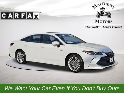 Used 2021 Toyota Avalon Limited image 1