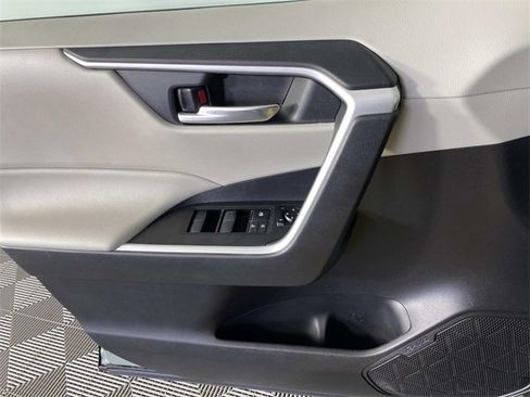 Used 2021 Toyota RAV4 XLE w/ Convenience Package image 23