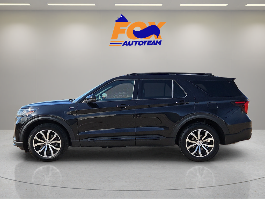 Used 2025 Ford Explorer ST-Line AWD/4WD image 2