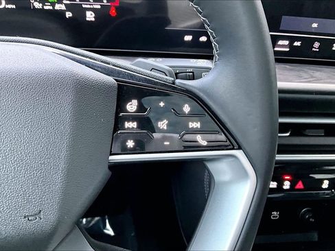 Used 2025 Audi Q5 Premium w/ Convenience Package image 12