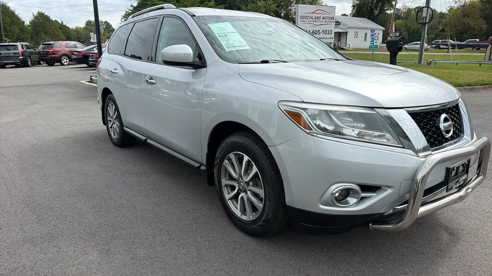Used 2013 Nissan Pathfinder SV AWD/4WD image 6