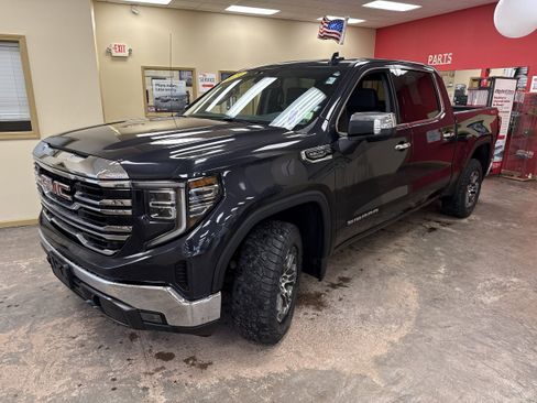 Used 2024 GMC Sierra 1500 SLT AWD/4WD image 3