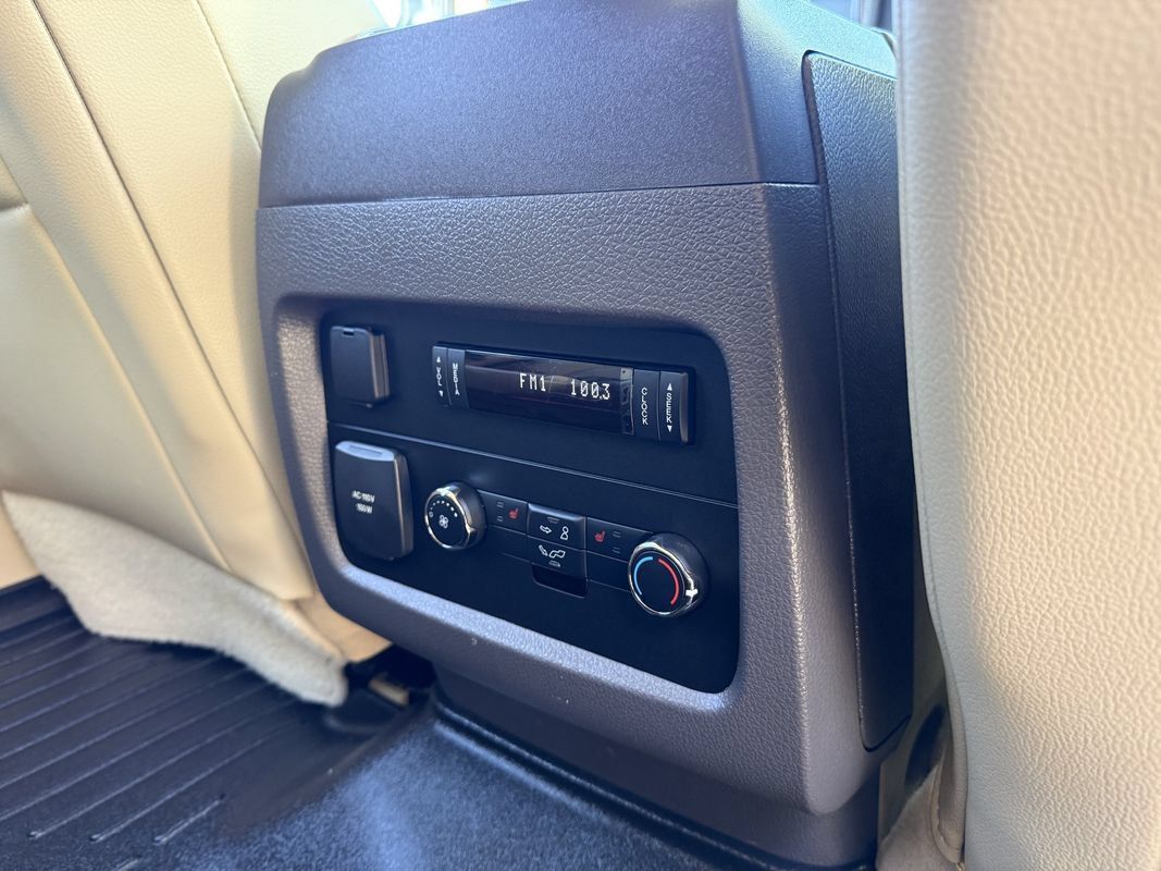 Used 2015 Lincoln Navigator 4WD w/ Equipment Group 101A Reserve image 47