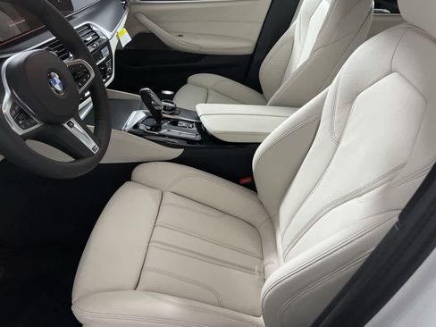 Used 2023 BMW 530i xDrive 530i xDrive w/ Executive Package image 9