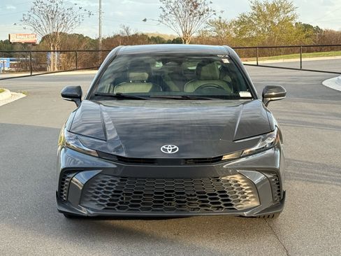 Used 2025 Toyota Camry SE image 8