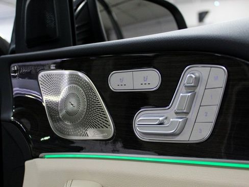 Used 2021 Mercedes-Benz GLS 580 4MATIC image 35