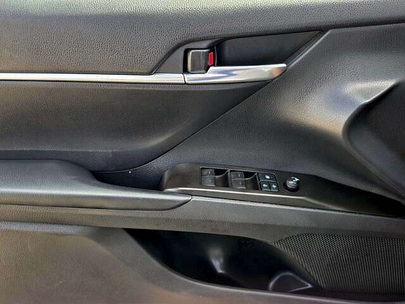 Used 2022 Toyota Camry LE FWD image 23