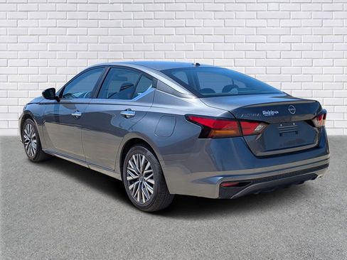 Used 2025 Nissan Altima 2.5 SV FWD image 3