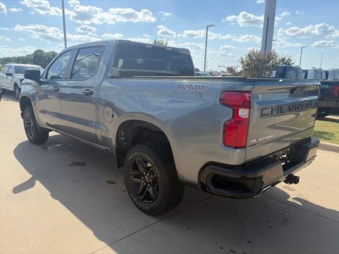 Used 2021 Chevrolet Silverado 1500 Custom Trail Boss AWD/4WD image 5