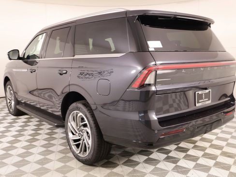 New 2026 Lincoln Navigator Premiere AWD/4WD image 23