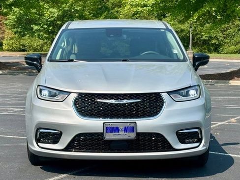 Used 2024 Chrysler Pacifica Touring-L FWD image 14