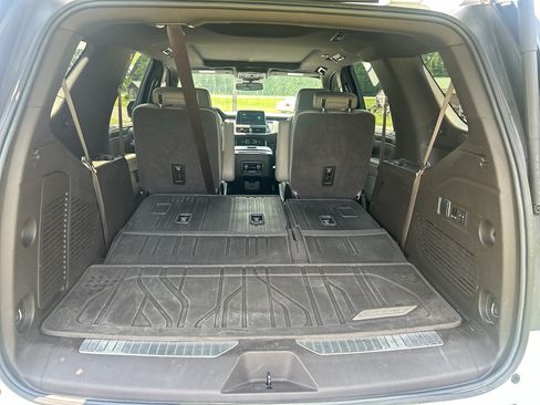 Used 2024 Chevrolet Tahoe Z71 w/ Luxury Package AWD/4WD image 14