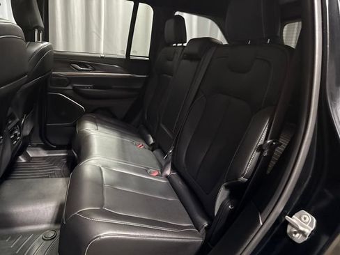 Used 2025 Jeep Grand Cherokee Limited w/ Luxury Tech Group II AWD/4WD image 28