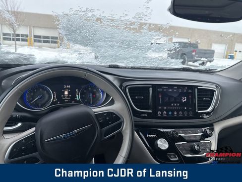 Used 2019 Chrysler Pacifica Limited image 20