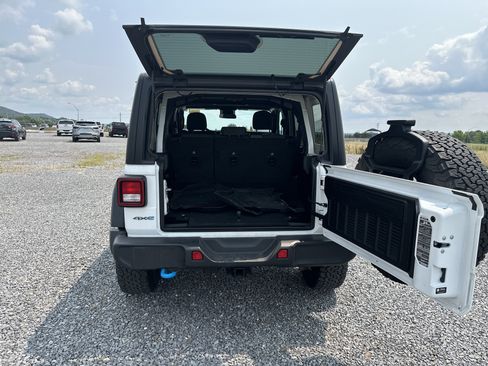 Used 2024 Jeep Wrangler Unlimited AWD/4WD image 5