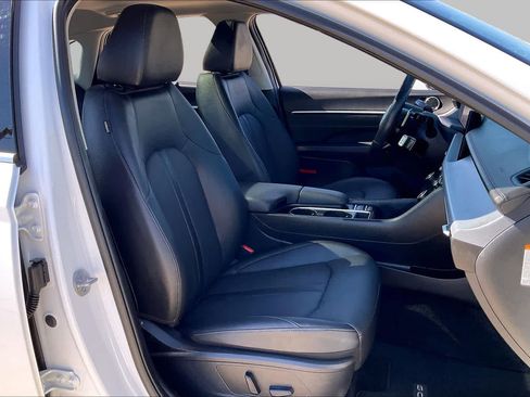 Used 2025 Hyundai Sonata Limited FWD image 9