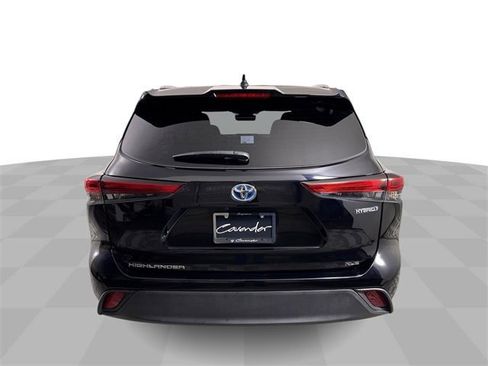 Used 2023 Toyota Highlander XLE image 7