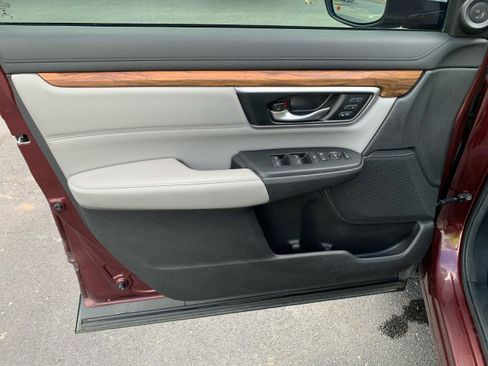 Used 2018 Honda CR-V Touring image 10