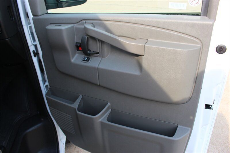Used 2025 GMC Savana 3500 LT w/ LT Preferred Equipment Group RWD image 22