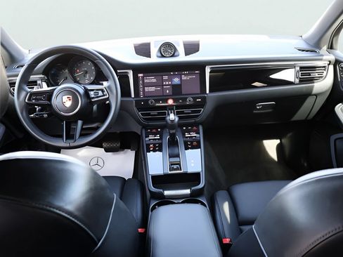 Used 2025 Porsche Macan AWD/4WD image 19