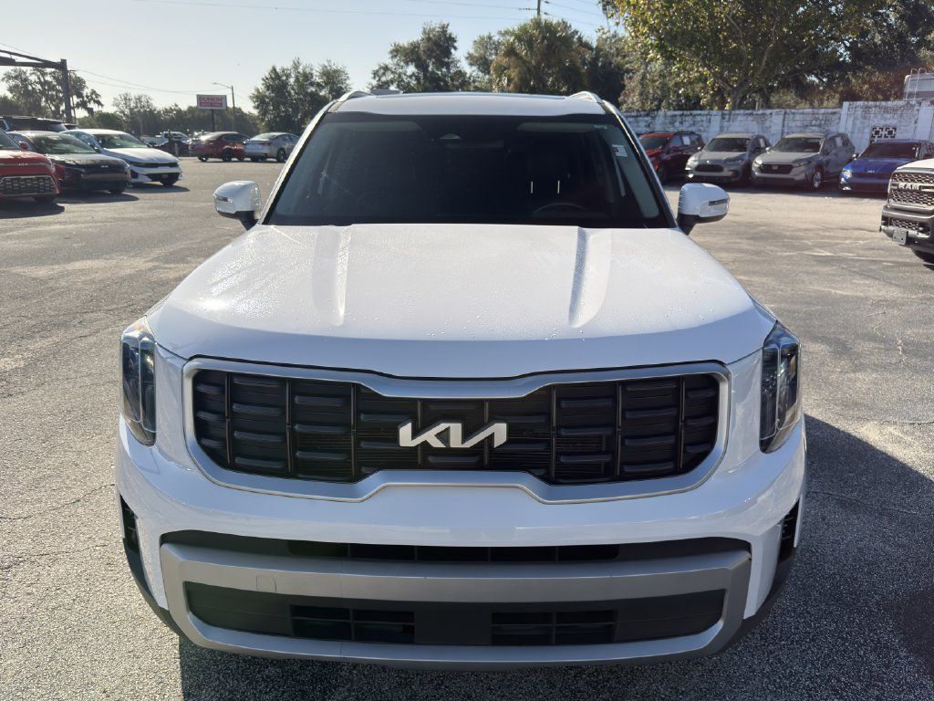 Certified 2023 Kia Telluride S w/ S Sunroof Package AWD/4WD image 3