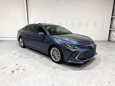 Used 2020 Toyota Avalon Limited image 4