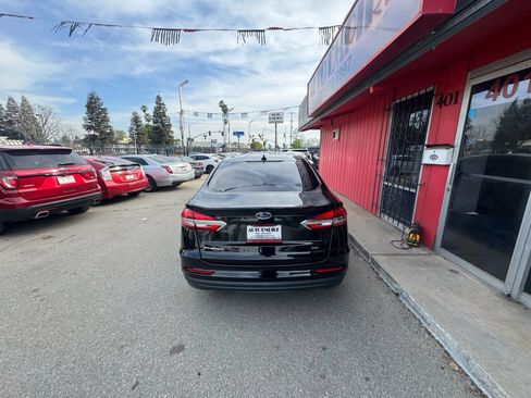 Used 2019 Ford Fusion SE FWD image 7