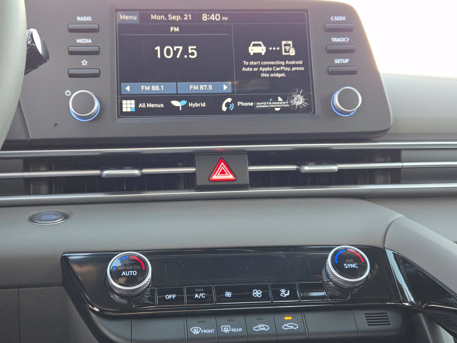 New 2026 Hyundai Elantra Hybrid FWD image 17