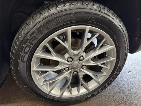 Used 2023 Jeep Grand Cherokee Summit AWD/4WD image 12