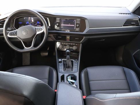 Used 2024 Volkswagen Jetta SE image 11