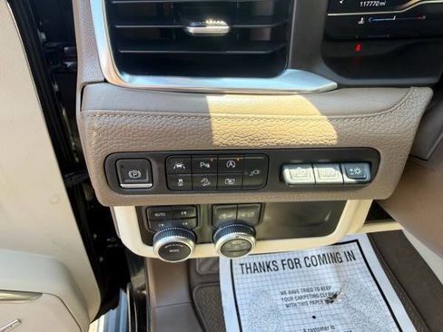 Used 2022 GMC Yukon XL Denali AWD/4WD image 15