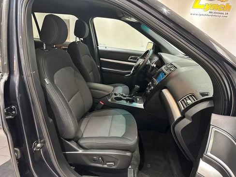 Used 2017 Ford Explorer XLT w/ Equipment Group 201A AWD/4WD image 7