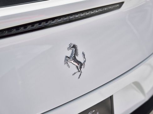 Used 2019 Ferrari GTC4Lusso image 11