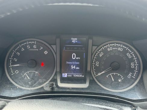 Used 2016 Toyota Tacoma TRD Off-Road image 10