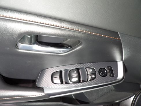 Used 2022 Nissan Sentra SR w/ Electronics Package FWD image 9
