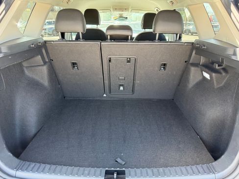 Used 2025 Volkswagen Taos SE AWD/4WD image 31