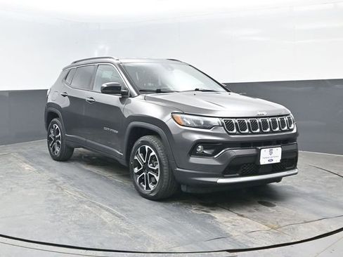 Used 2023 Jeep Compass Limited image 2
