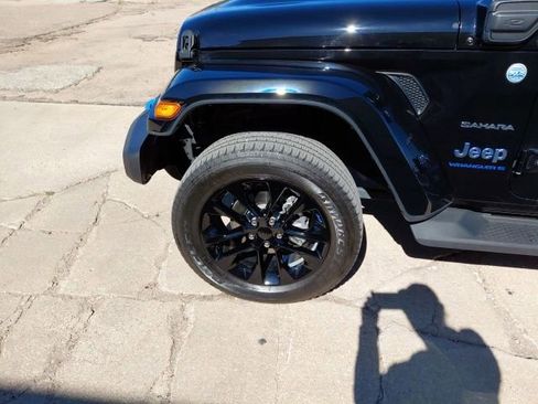 Used 2023 Jeep Wrangler Unlimited Sahara w/ Cold Weather Group AWD/4WD image 32