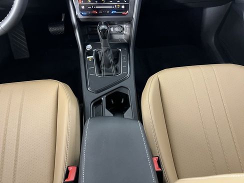Used 2023 Volkswagen Tiguan SE image 19