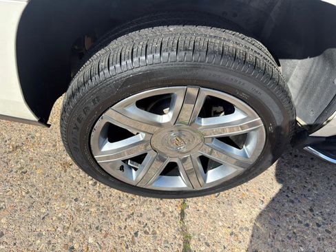 Used 2015 Cadillac Escalade Luxury image 27