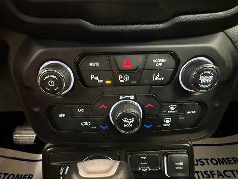 Used 2023 Jeep Renegade Limited w/ Sun/Sound Group image 23