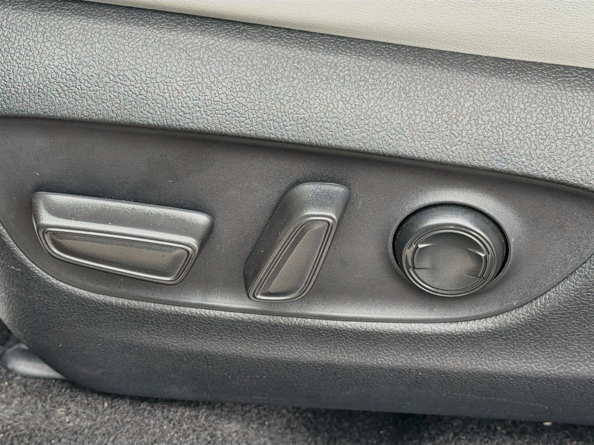 Used 2023 Toyota RAV4 XLE Premium FWD image 25