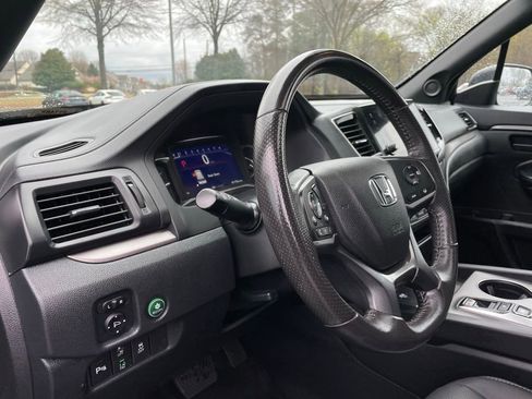 Certified 2025 Honda Passport EX-L image 28