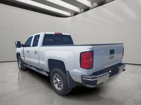 Used 2018 Chevrolet Silverado 2500 LT AWD/4WD image 2