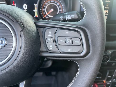 Used 2025 Jeep Gladiator Sport image 19