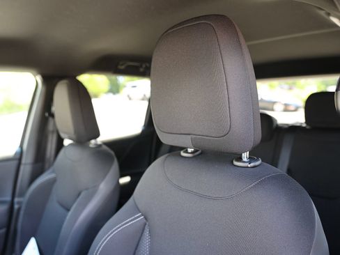 Used 2022 Jeep Renegade Altitude w/ Convenience Group AWD/4WD image 17