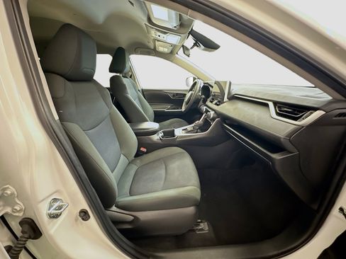 Used 2024 Toyota RAV4 LE image 32