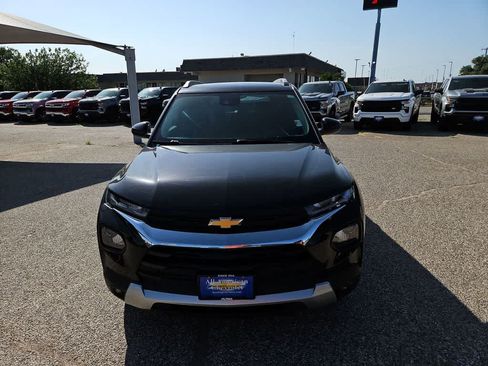 Used 2023 Chevrolet TrailBlazer LT w/ Convenience Package AWD/4WD image 3