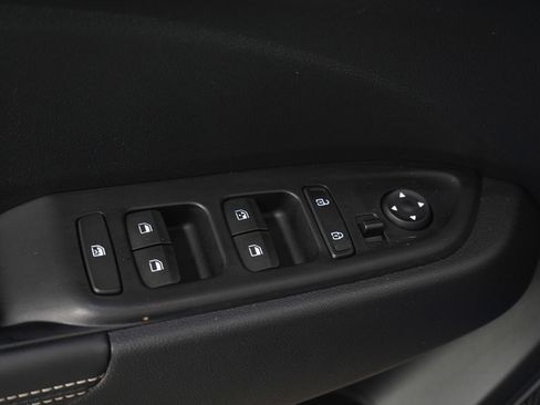 Used 2023 Hyundai Venue Limited image 22